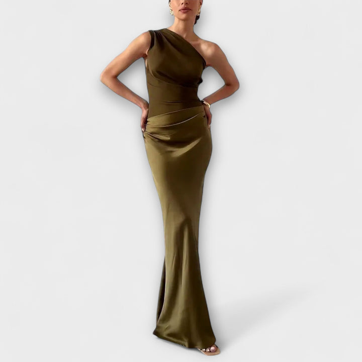 Vestido longo assimétrico de um ombro em satin com drapeado