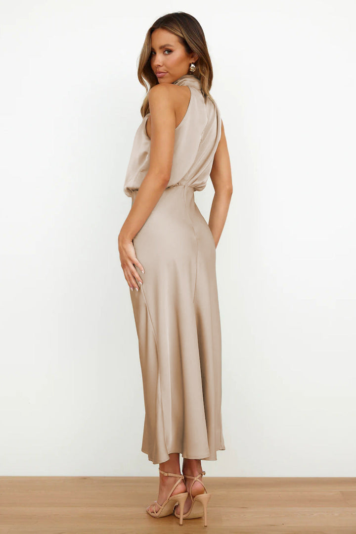 Tyra | Vestido de Gala Elegante com Decote Halter