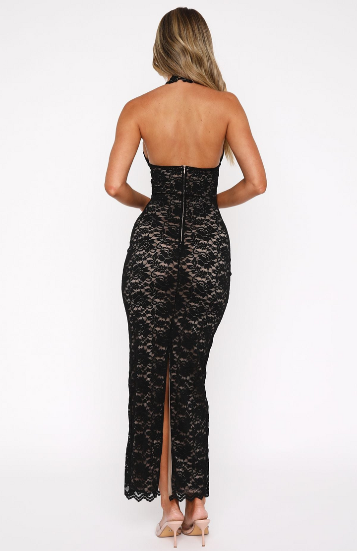 Vestido longo de renda com decote nas costas