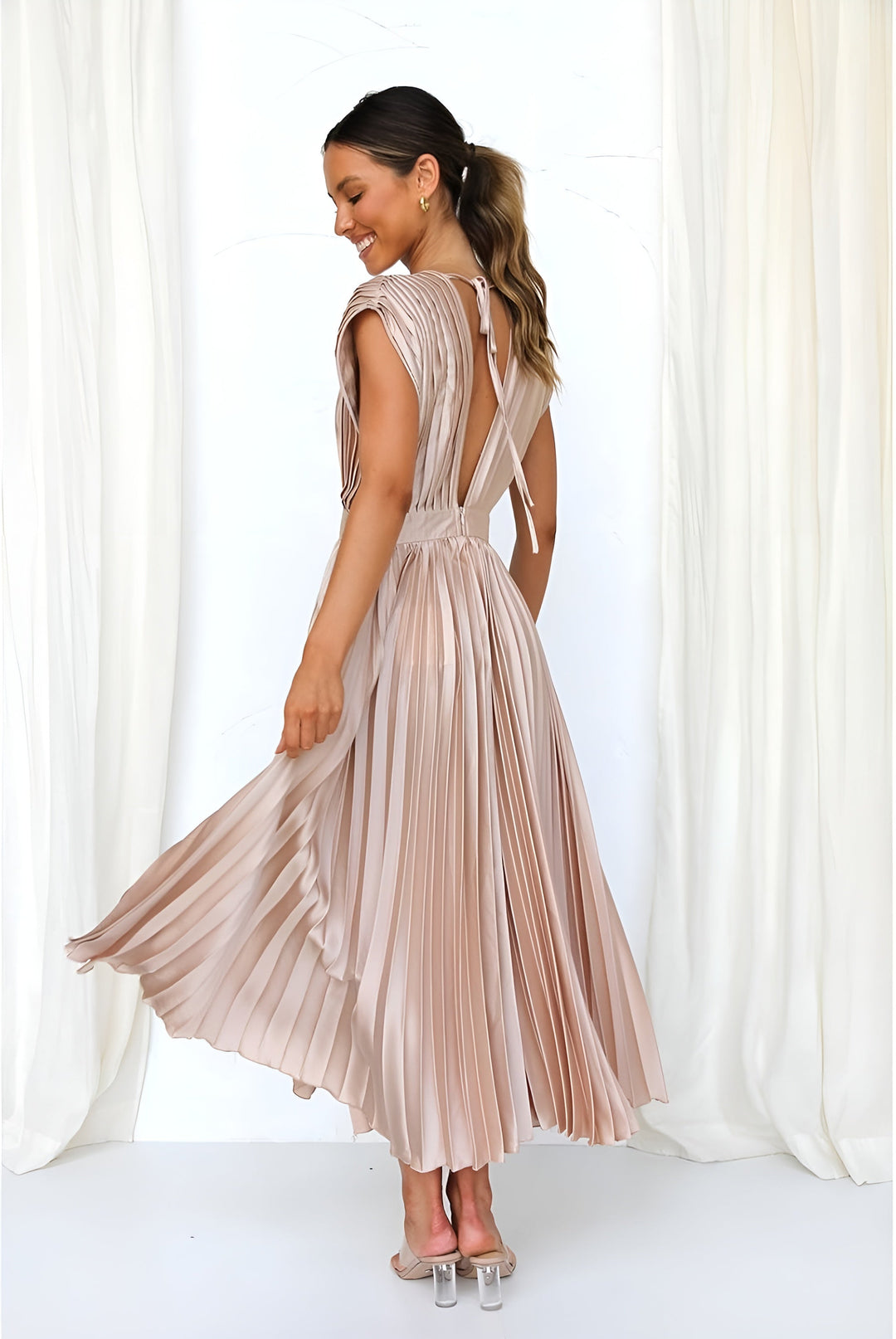 Selina | Vestido Sem Mangas com Pregas e Zíper