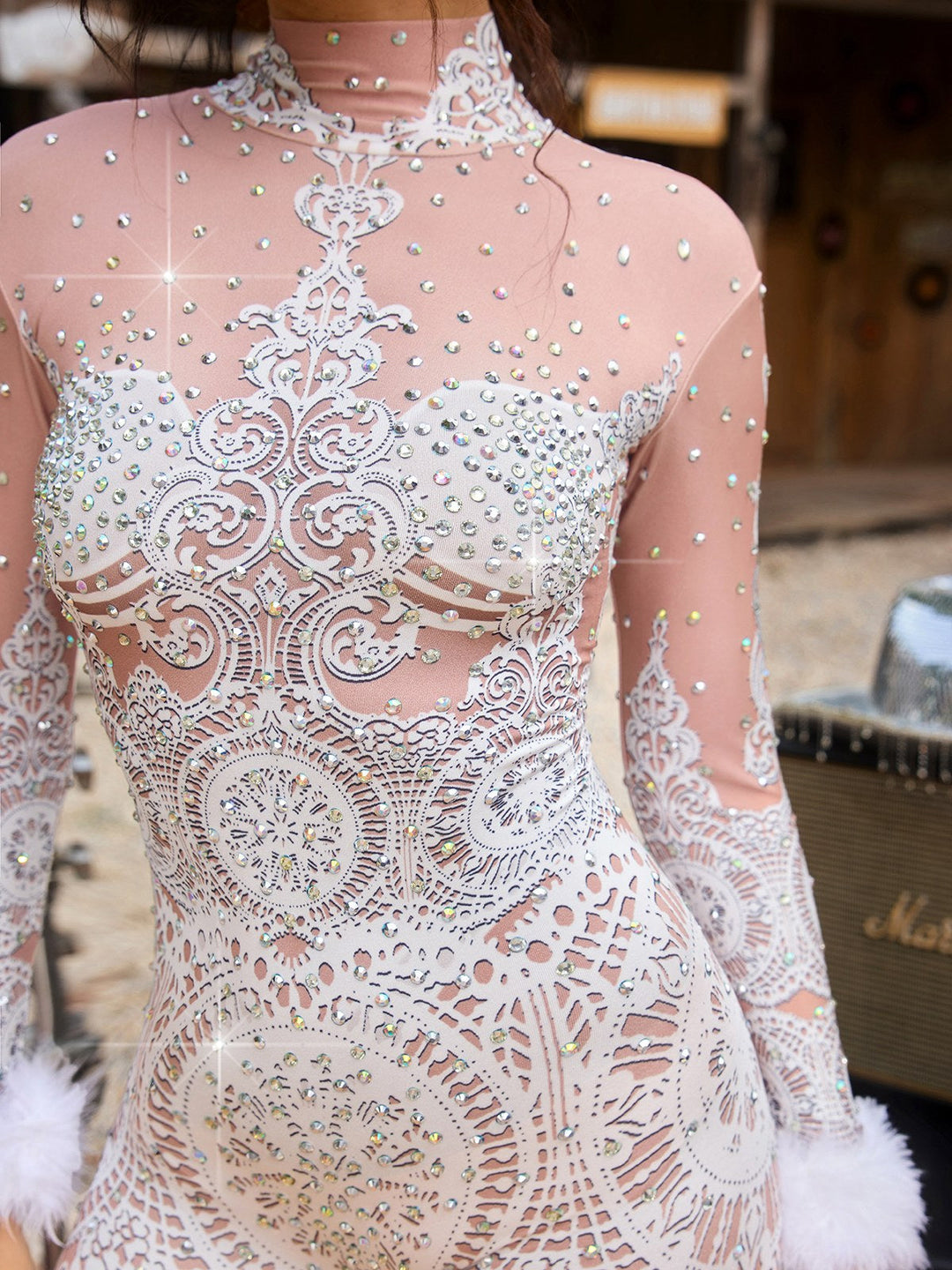 Macacão Arixelon com Gola Alta e Detalhes em Strass