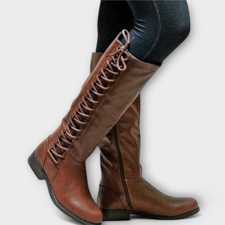 Lúcia - Elegantes Botins com Atacadores