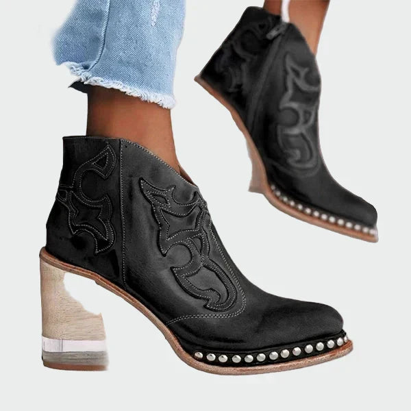 Botas de couro com bordados