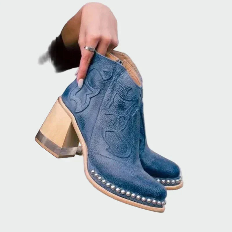 Botas de couro com bordados