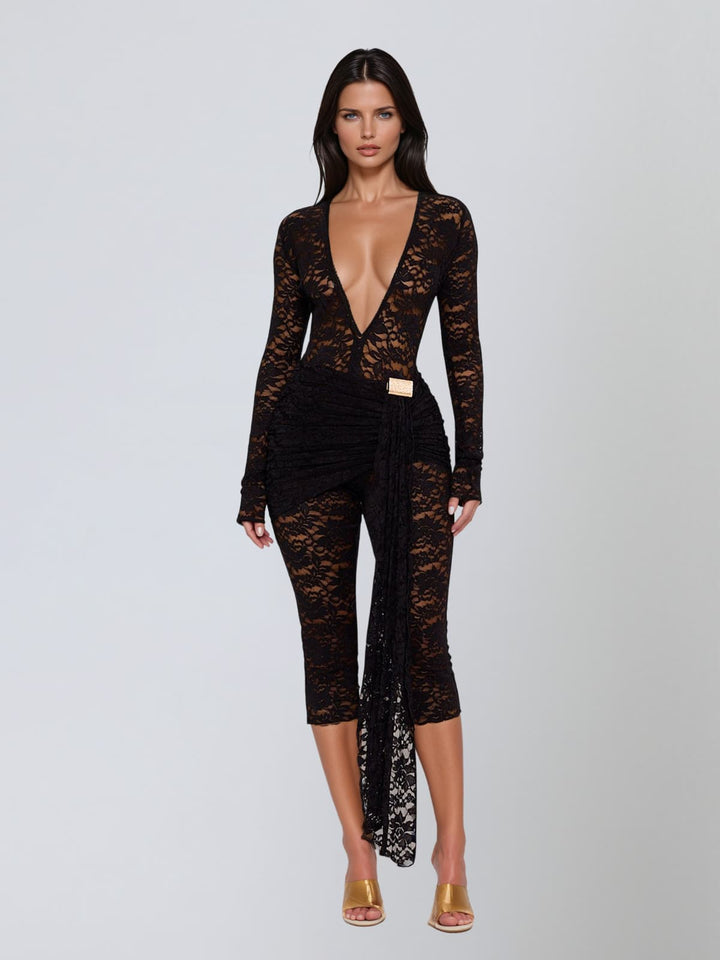 Macacão Capri de Renda com Decote em V Draelyric - Preto