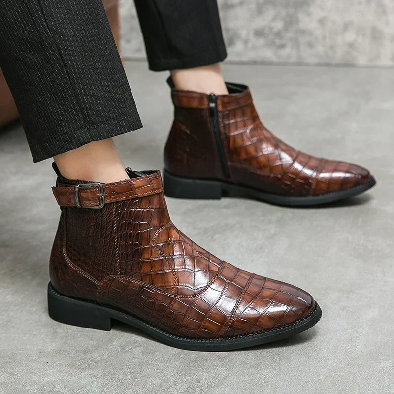 Dylan™ | Botas de Couro Sintético com Fivela