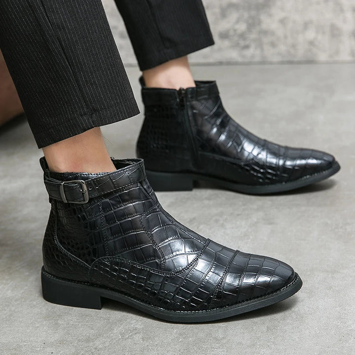 Dylan™ | Botas de Couro Sintético com Fivela