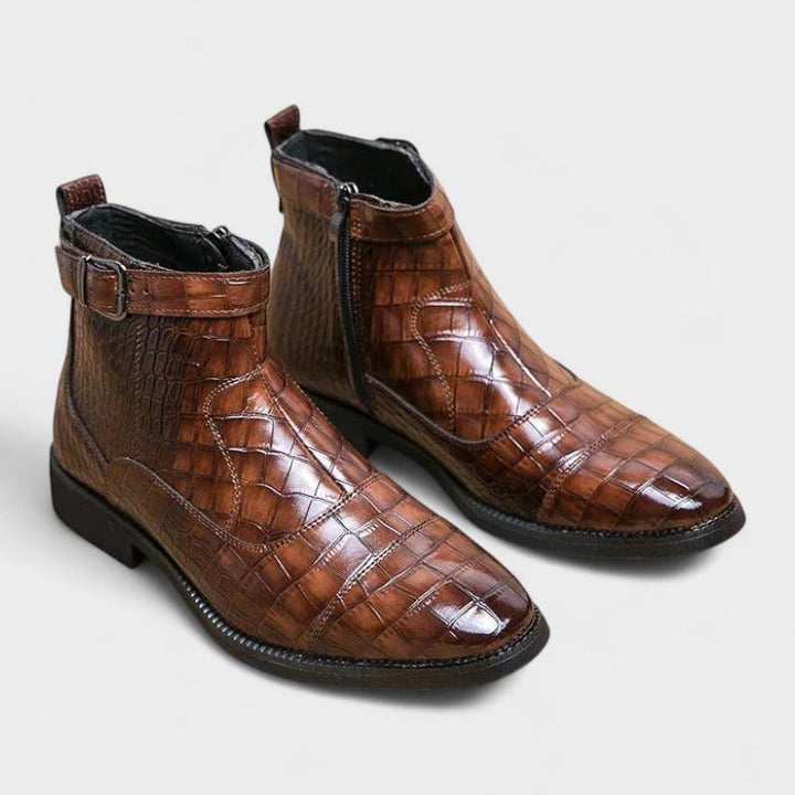 Dylan™ | Botas de Couro Sintético com Fivela