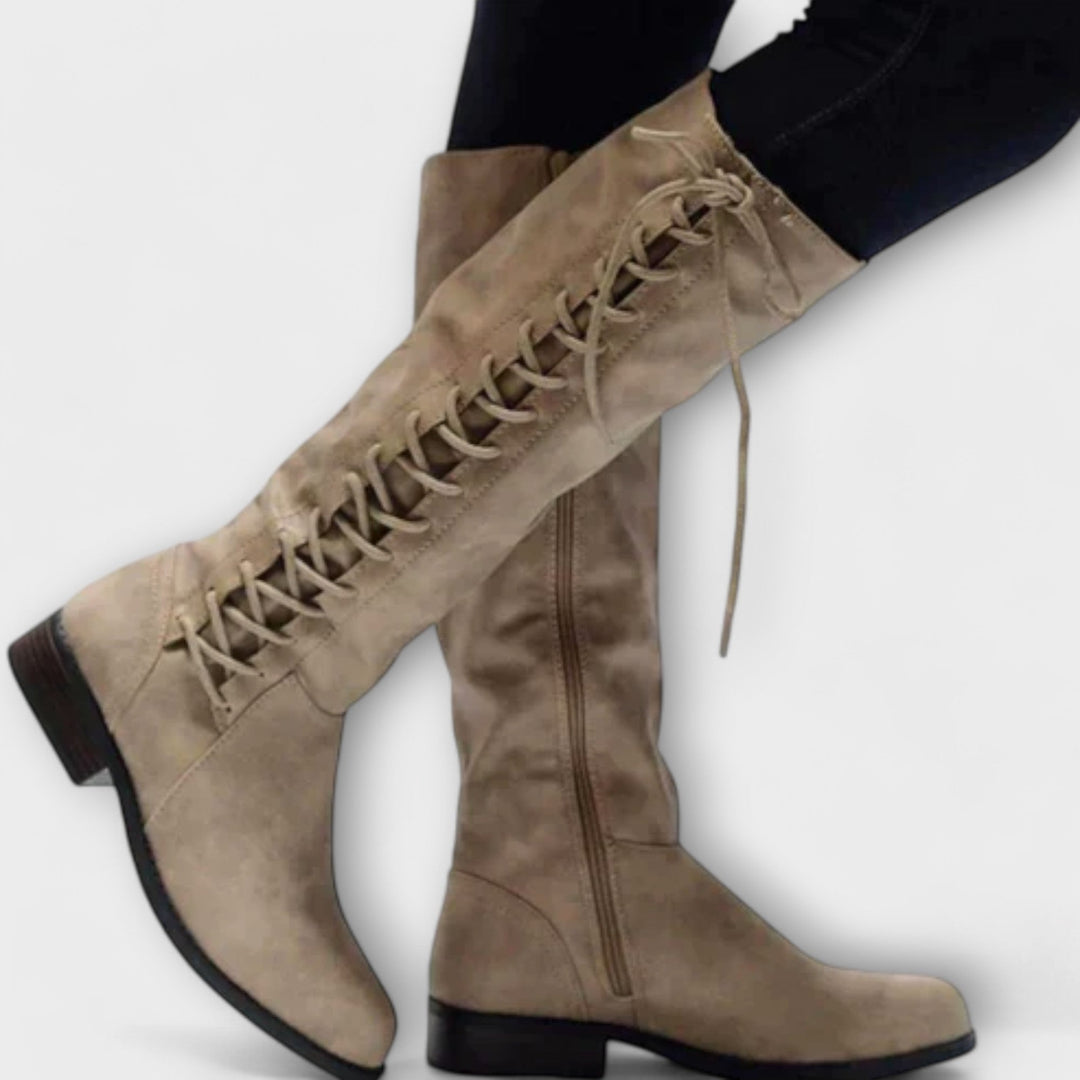Lúcia - Elegantes Botins com Atacadores