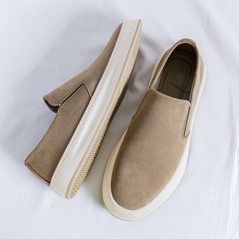 Confortáveis Mocassins em Camurça