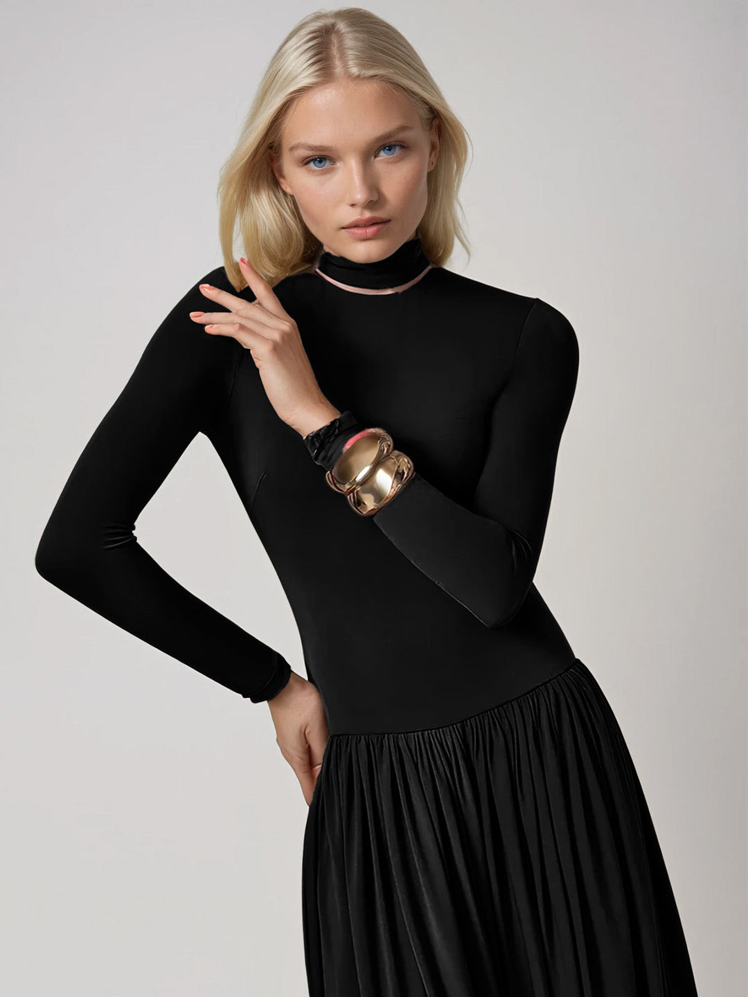 Macacão Laurien Preto de Manga Longa com Detalhes em Pregas