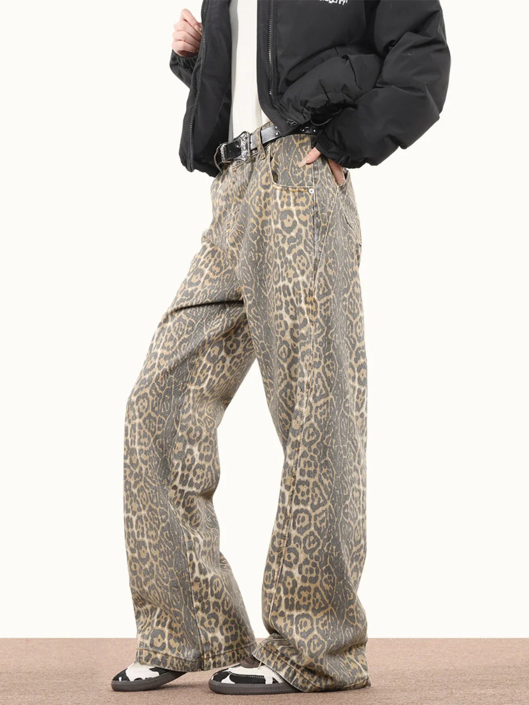 Jeans Vintage com Estampa de Onça