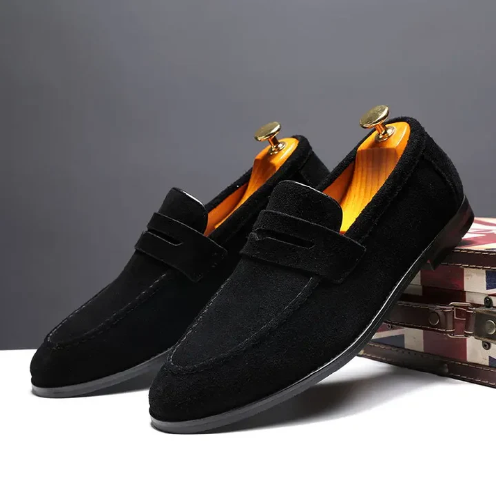 "Mocassins de Camurça para o Verão" can be rewritten as "Mocassins de Camurça Ideais para o Verão".