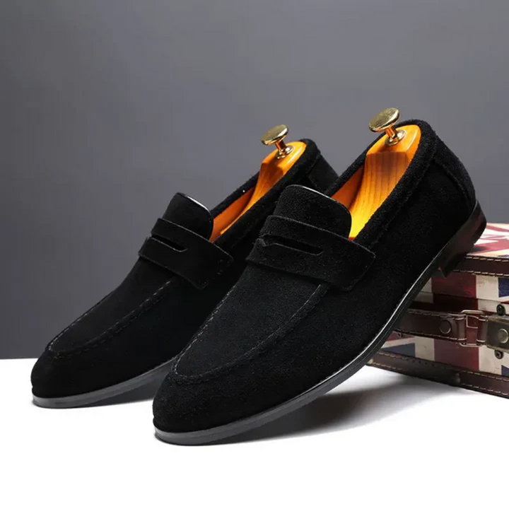 "Mocassins de Camurça para o Verão" can be rewritten as "Mocassins de Camurça Ideais para o Verão".
