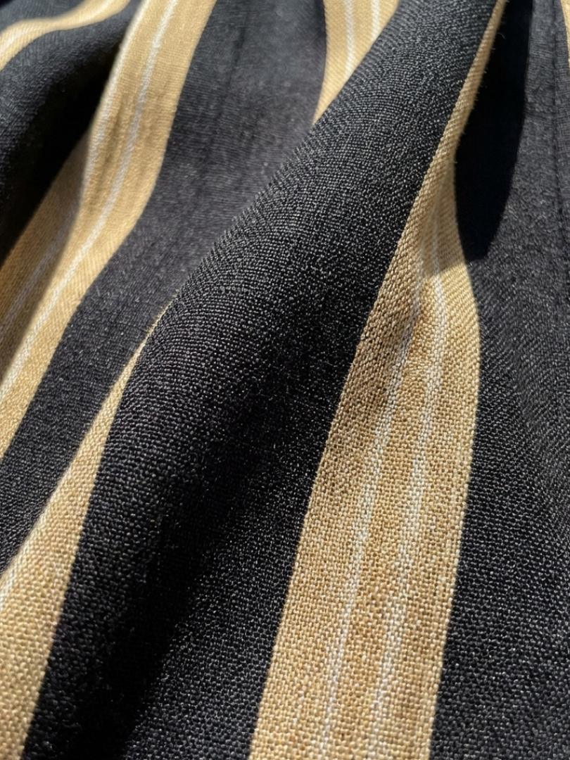 Élisa | Vestido midi listrado com decote em V e mangas curtas
