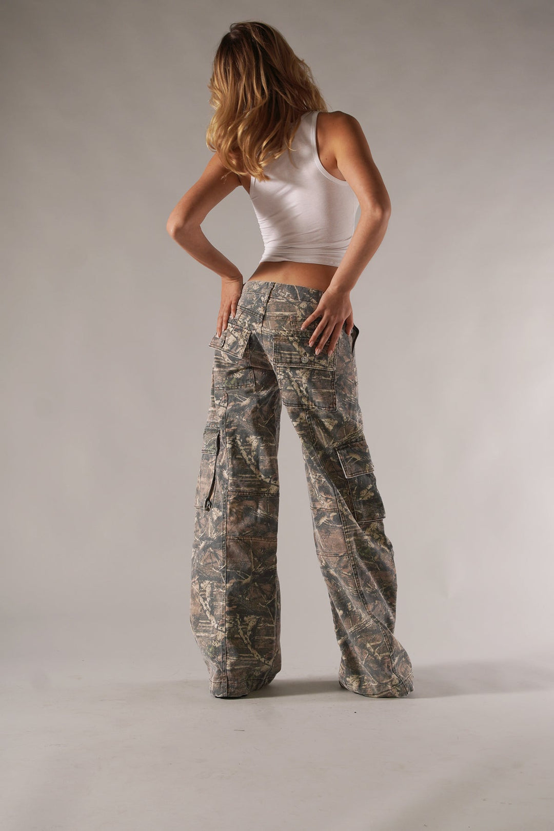 Calças Cargo Camufladas com Bolsos Funcionais