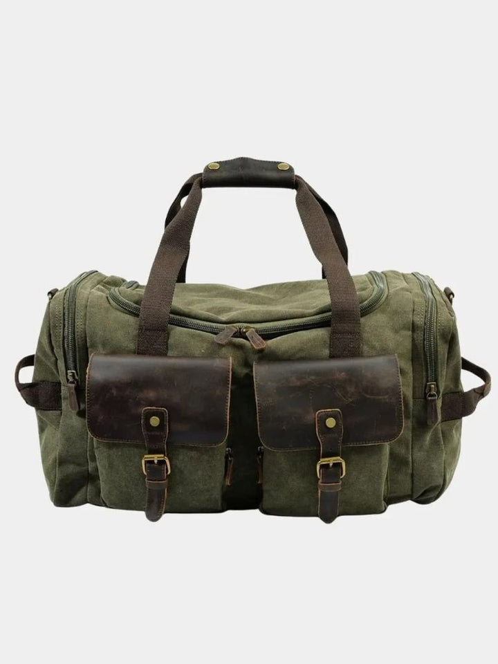 "Victor™ | Mochila de Viagem Highland" can be rewritten as "Victor™ | Highland Travel Backpack".
