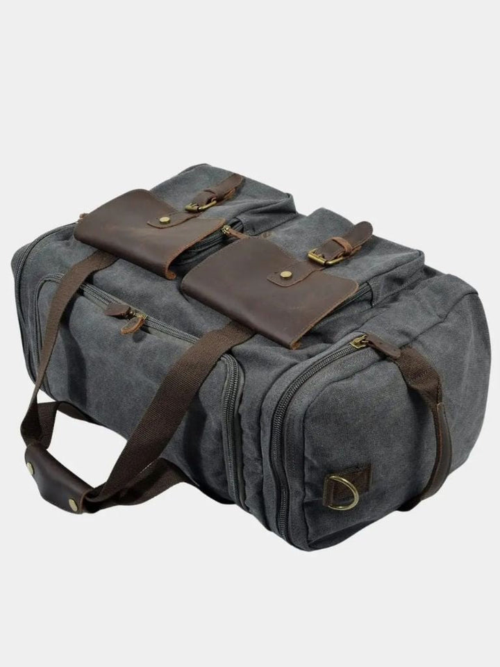 "Victor™ | Mochila de Viagem Highland" can be rewritten as "Victor™ | Highland Travel Backpack".