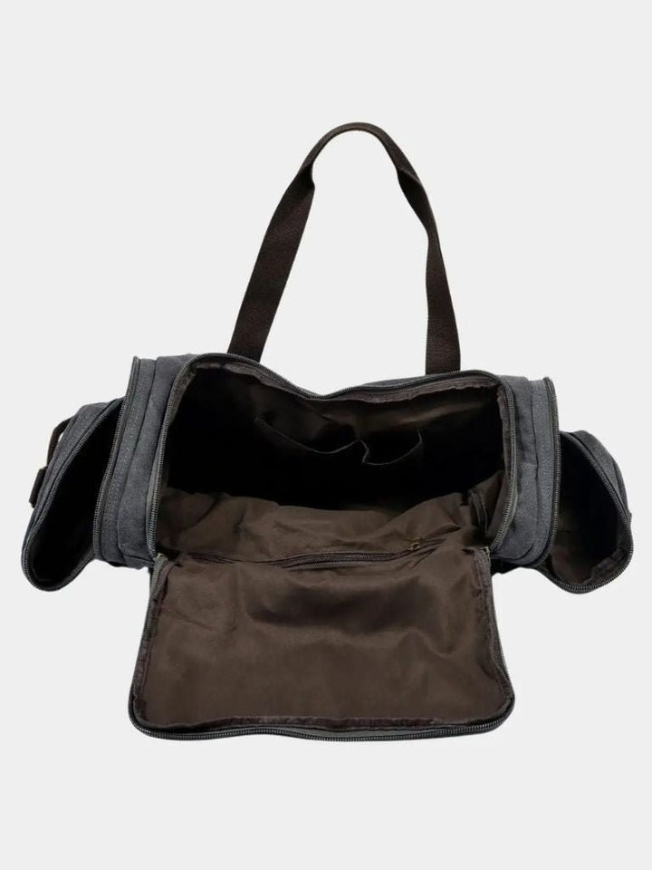 "Victor™ | Mochila de Viagem Highland" can be rewritten as "Victor™ | Highland Travel Backpack".
