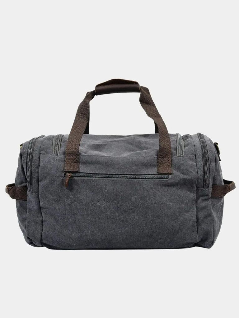 "Victor™ | Mochila de Viagem Highland" can be rewritten as "Victor™ | Highland Travel Backpack".
