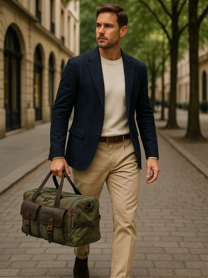 "Victor™ | Mochila de Viagem Highland" can be rewritten as "Victor™ | Highland Travel Backpack".