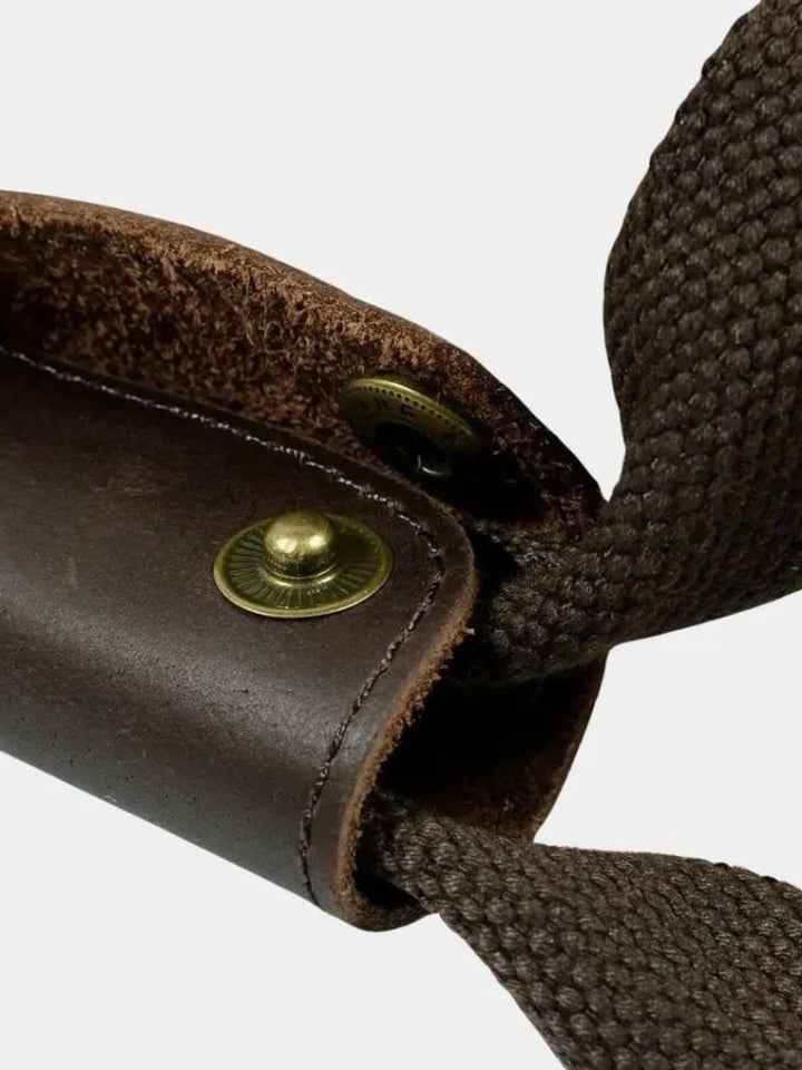 "Victor™ | Mochila de Viagem Highland" can be rewritten as "Victor™ | Highland Travel Backpack".