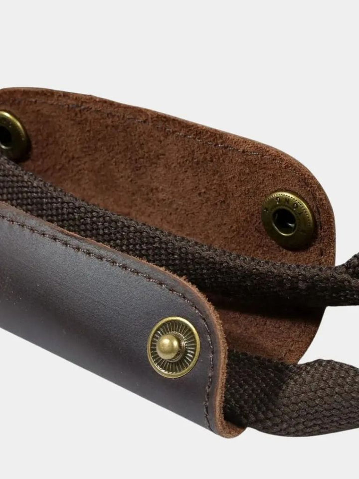 "Victor™ | Mochila de Viagem Highland" can be rewritten as "Victor™ | Highland Travel Backpack".