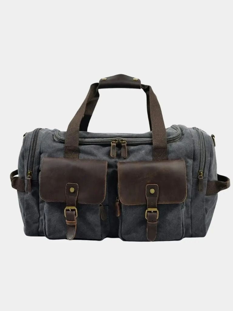 "Victor™ | Mochila de Viagem Highland" can be rewritten as "Victor™ | Highland Travel Backpack".