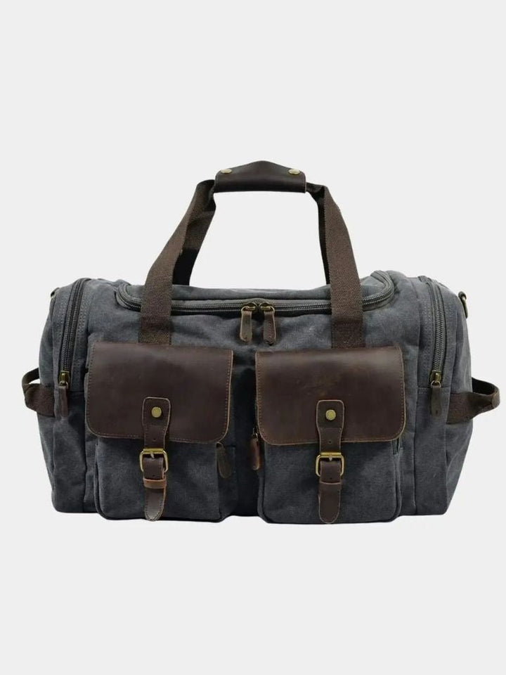 "Victor™ | Mochila de Viagem Highland" can be rewritten as "Victor™ | Highland Travel Backpack".