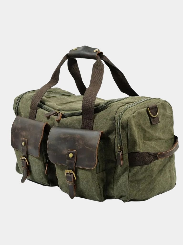 "Victor™ | Mochila de Viagem Highland" can be rewritten as "Victor™ | Highland Travel Backpack".