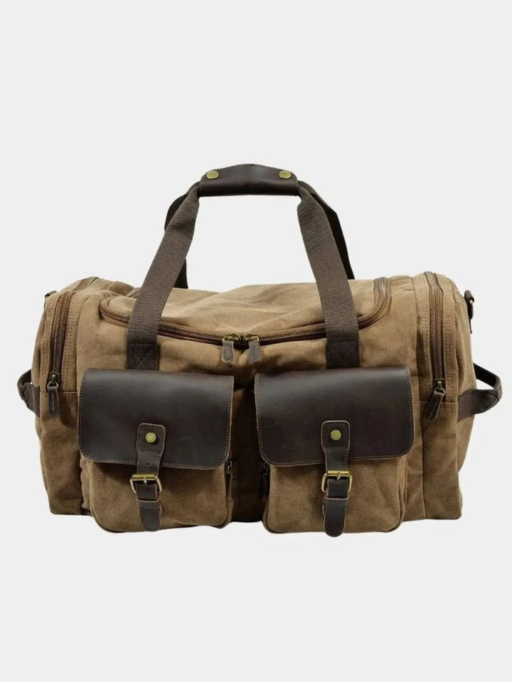 "Victor™ | Mochila de Viagem Highland" can be rewritten as "Victor™ | Highland Travel Backpack".