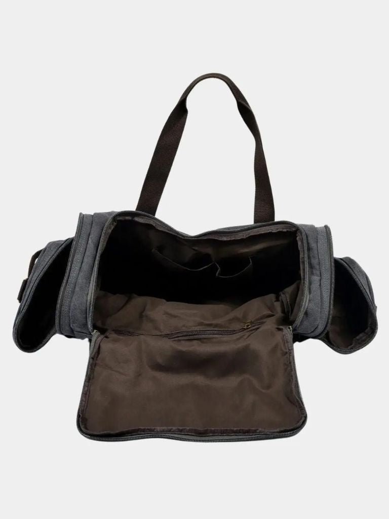"Victor™ | Mochila de Viagem Highland" can be rewritten as "Victor™ | Highland Travel Backpack".