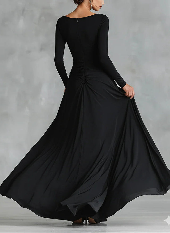 Noémie | Vestido Longo Preto com Decote Bateau e Elegante Drapeado