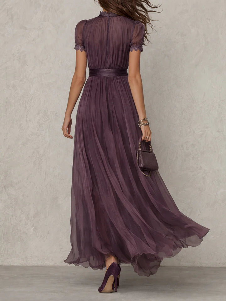 Flavia | Vestido Longo Violeta Elegante com Decote Gota e Renda