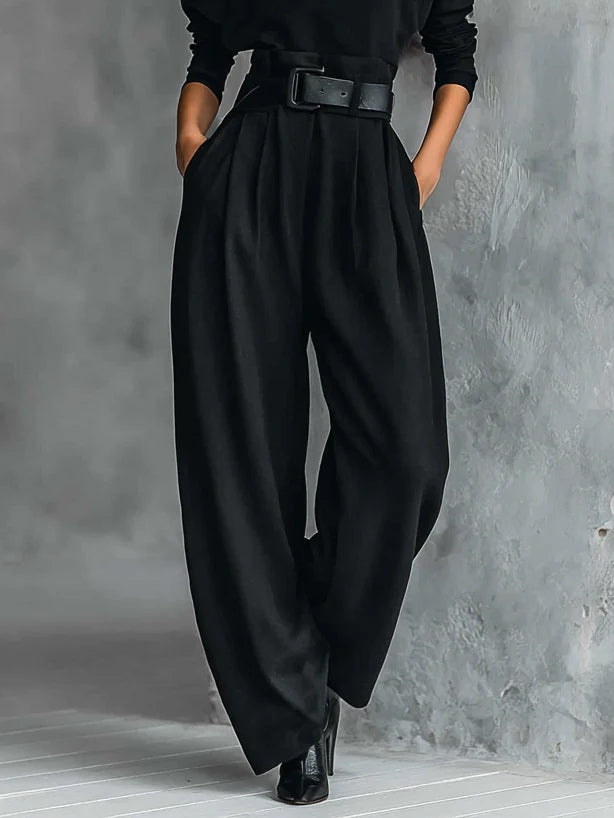 Victoire | Conjunto Preto com Gola Alta e Calças