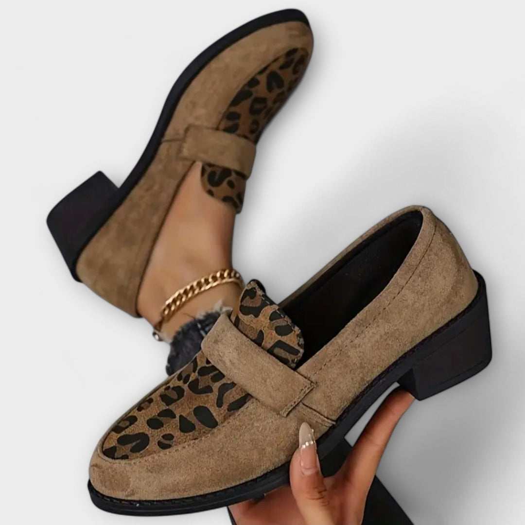 Elegantes Sapatos Femininos com Estampa de Leopardo