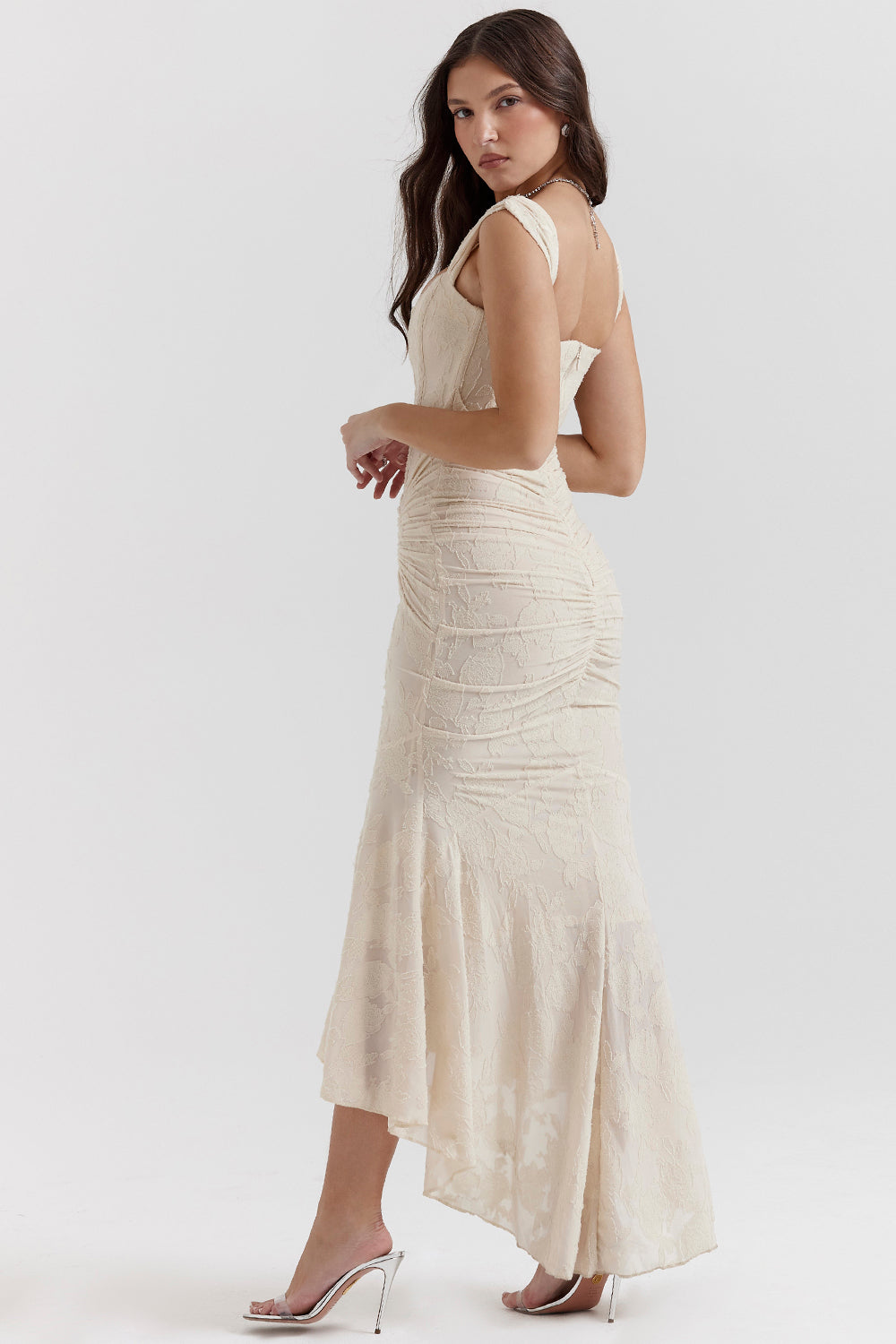 Vestido largo ajustado con cintura definida