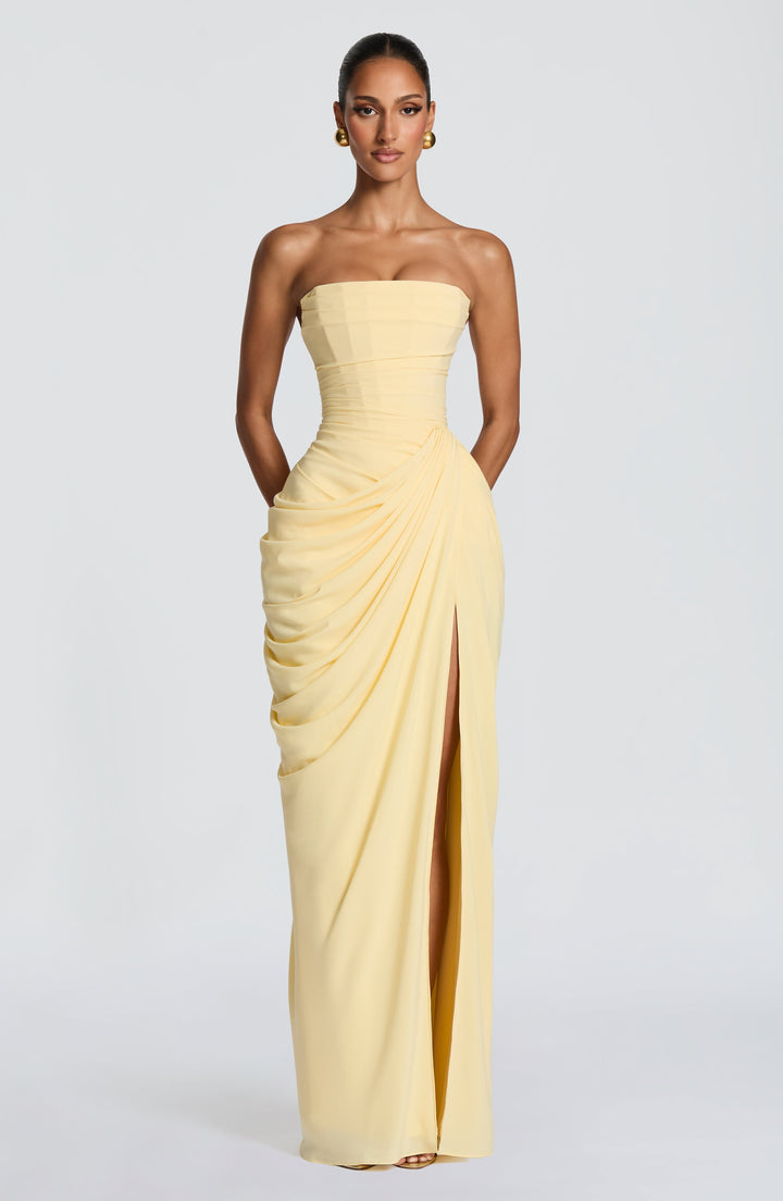Vestido longo de chiffon com drapeado assimétrico elegante
