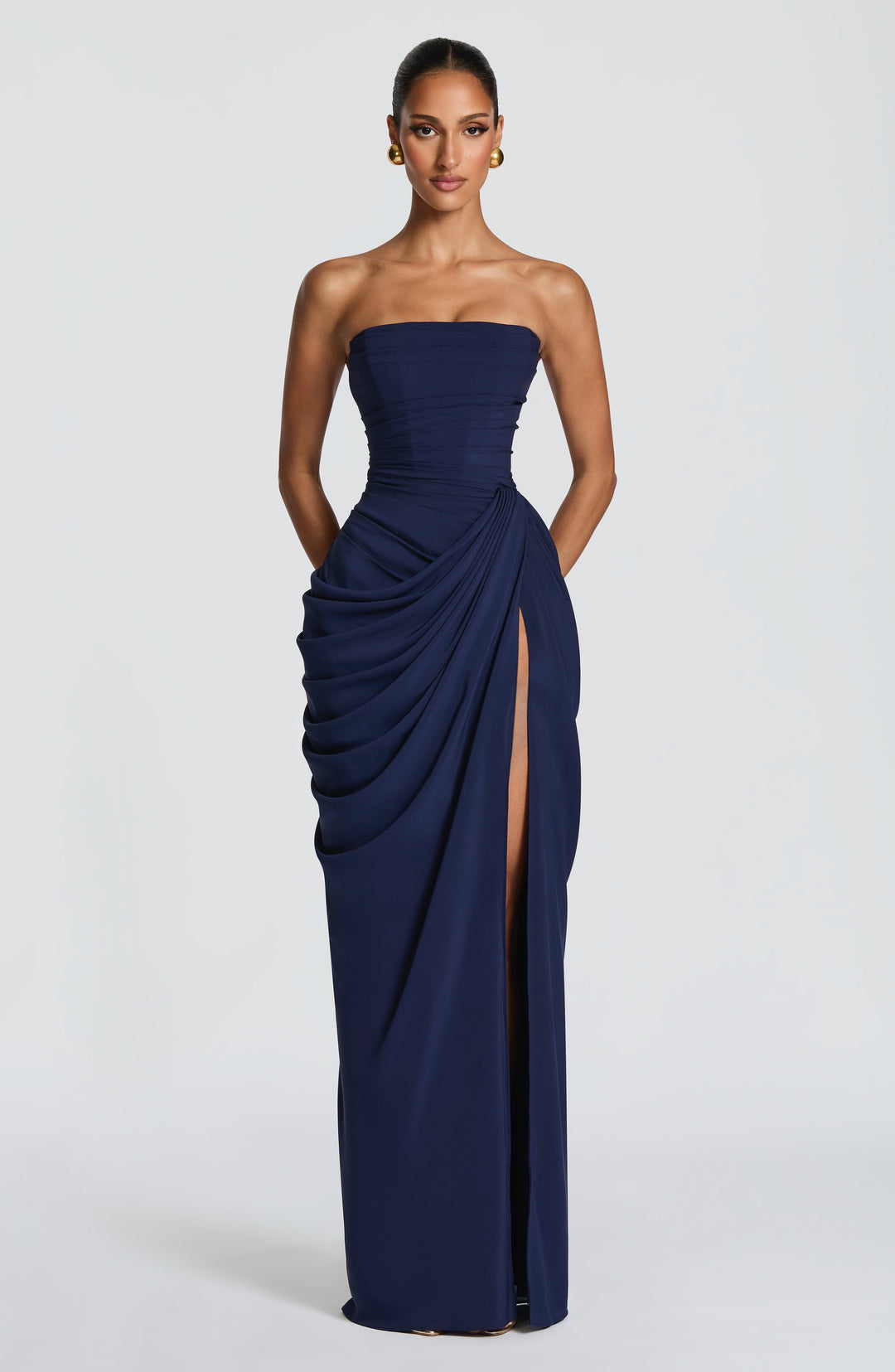 Vestido longo de chiffon com drapeado assimétrico elegante