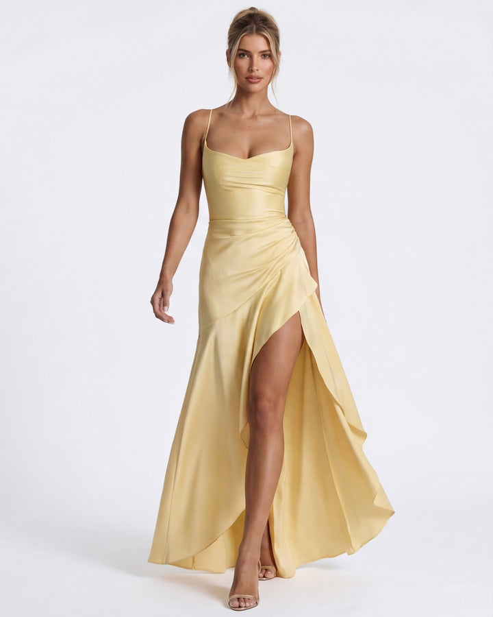 Vestido longo drapeado com fenda lateral