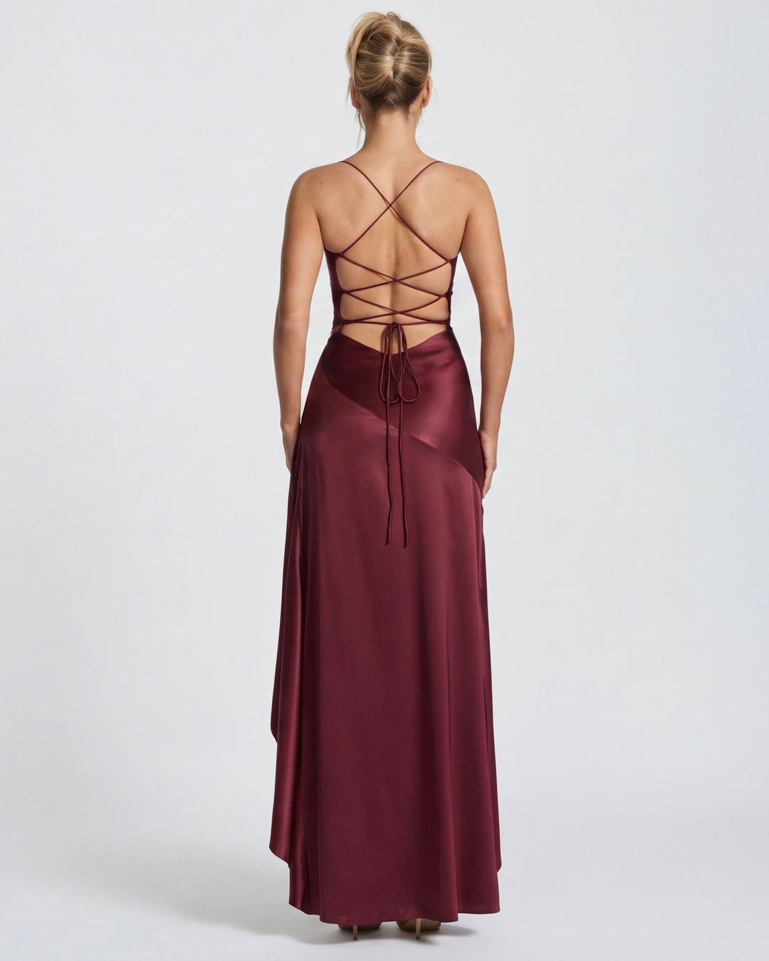 Vestido longo drapeado com fenda lateral