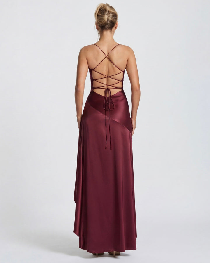 Vestido longo drapeado com fenda lateral