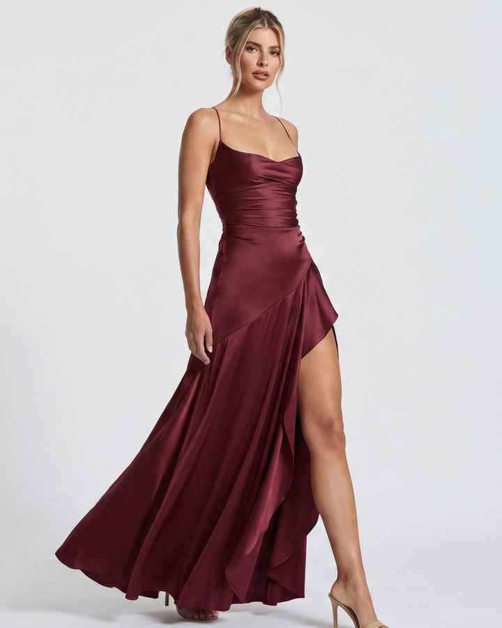 Vestido longo drapeado com fenda lateral