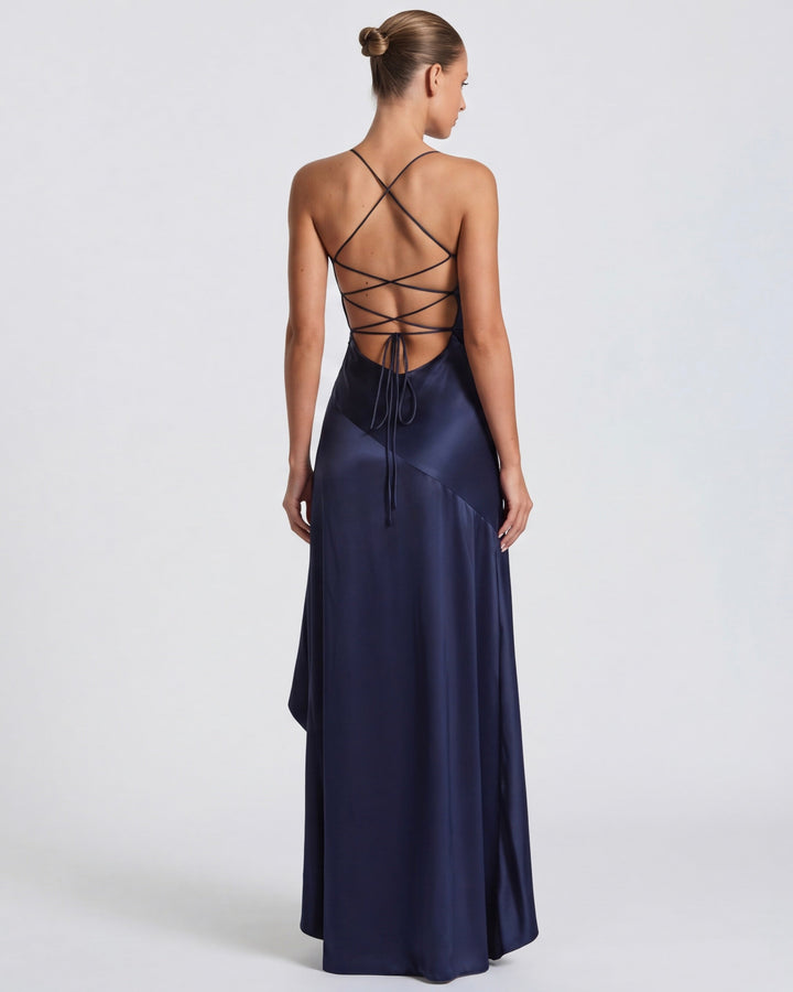 Vestido longo drapeado com fenda lateral