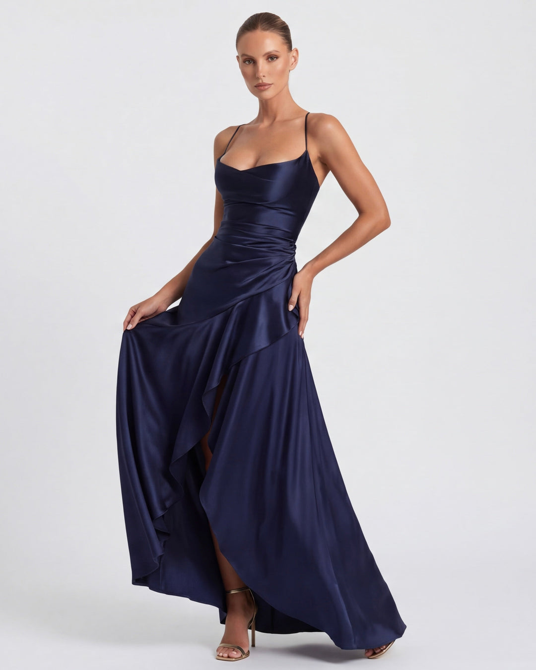 Vestido longo drapeado com fenda lateral