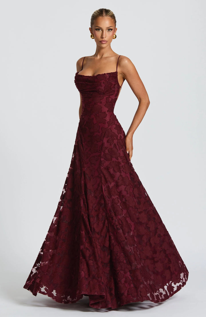 Elegante vestido con estampado