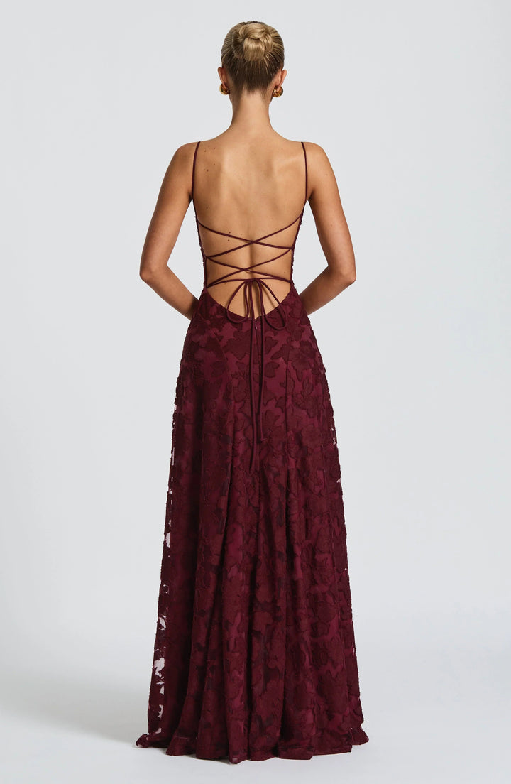 Elegante vestido con estampado