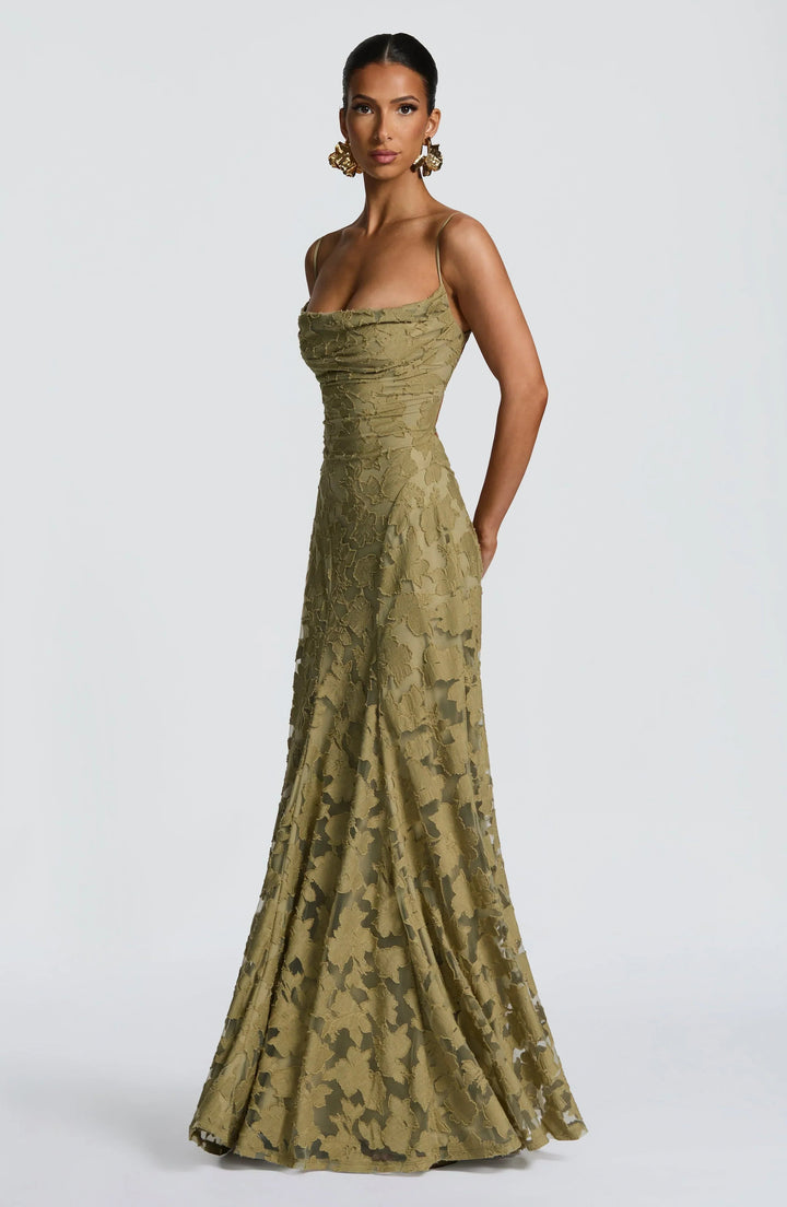 Elegante vestido con estampado