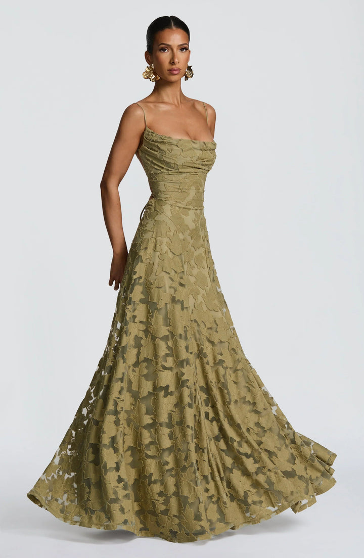 Elegante vestido con estampado