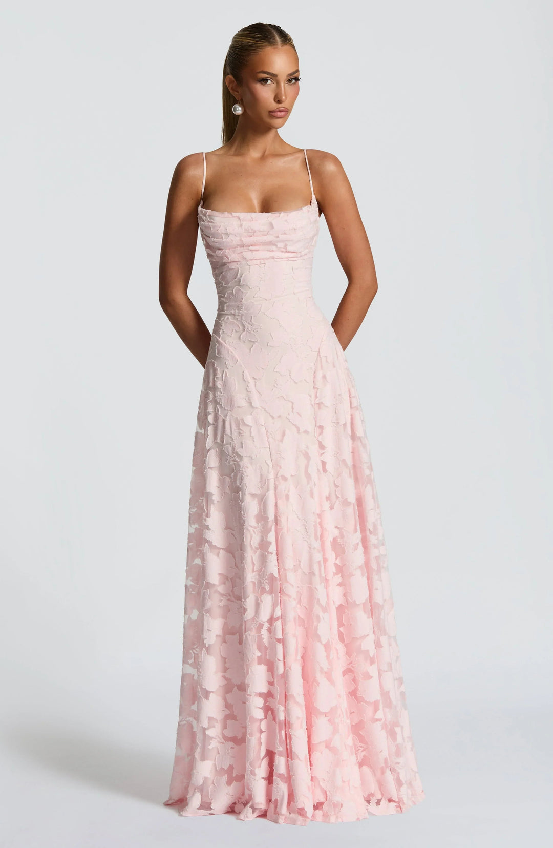 Elegante vestido con estampado